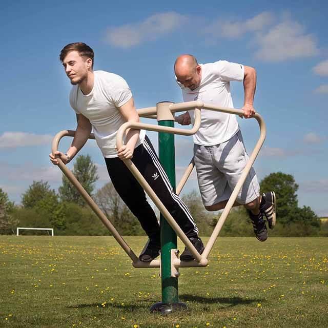 Push Up & Dip Station